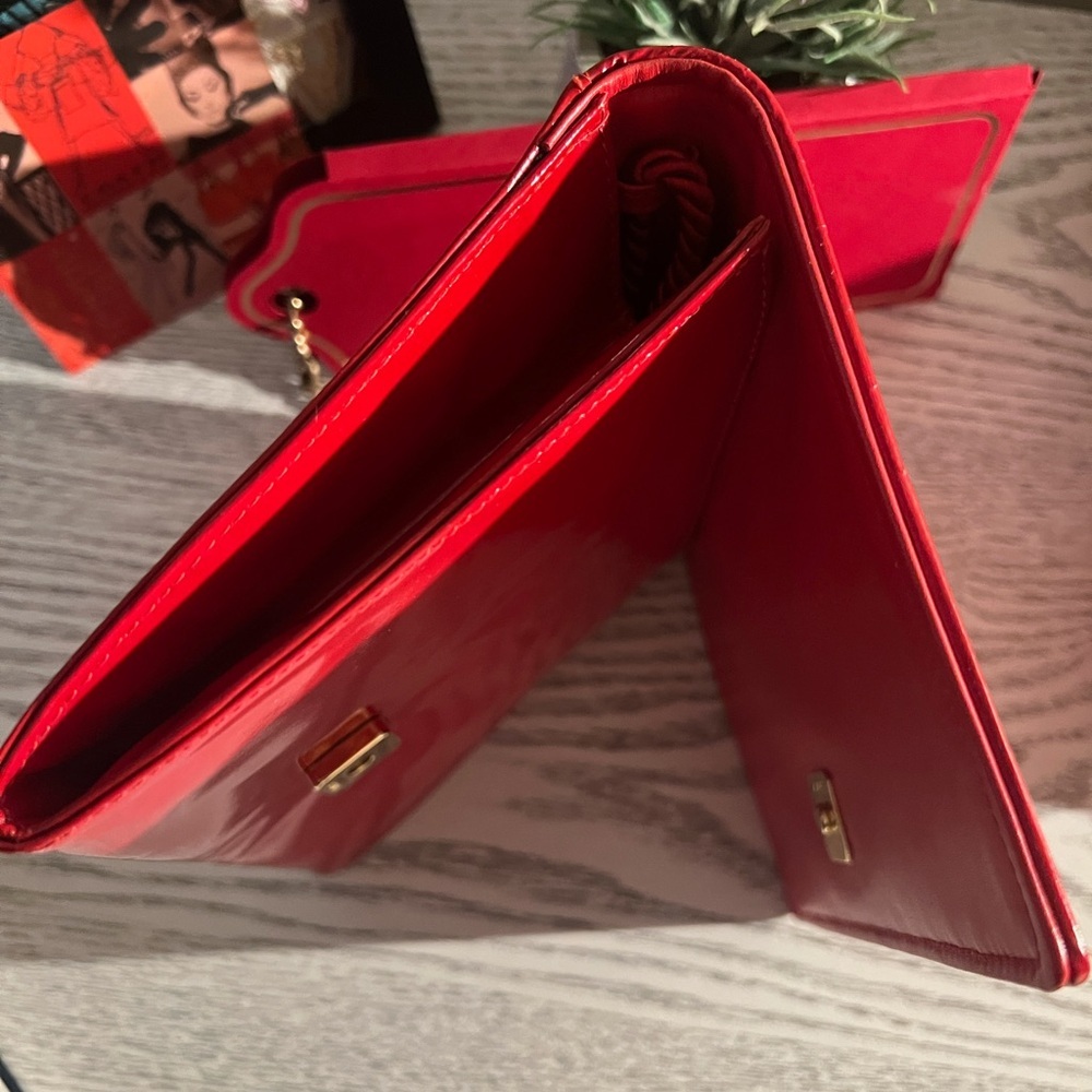 NWOT Fendi Vintage Red Embossed Logo Leather Crossbody Bag w/Cert Card - Picture 7 of 15